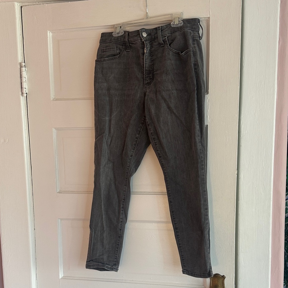 Universal Thread Women's Straight Leg Jeans in Gray